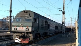 單駕駛室hxn5,下行43185次摘掛貨運(yùn)列車 蘇家屯 梅河口 通過榆樹臺站,本務(wù)機(jī)車沈局吉段hxn50564