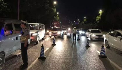 踐行新使命 忠誠保大慶|大渡口警方開展危化品運(yùn)輸車輛大檢查