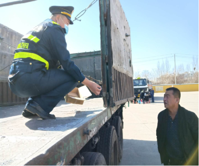 烏達(dá)道路運(yùn)輸管理所嚴(yán)厲打擊“普拉危”運(yùn)輸行為