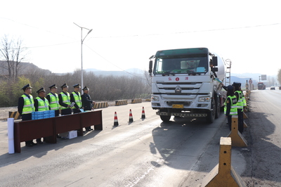 運(yùn)城公路分局治超新規(guī)宣傳氛圍濃厚